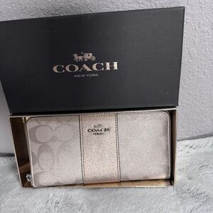 ❤️COACH Signature Wallet~Silver/Platinum~New in box~ ($298)